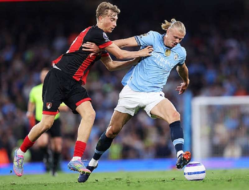 Man City (áo xanh) thi đấu vượt trội trước Bournemouth